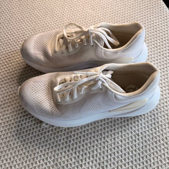 Lululemon Women's Beyondfeel Running Shoe Size 8.5 White Light Vapor/Silver Drop - Picture 2 of 9